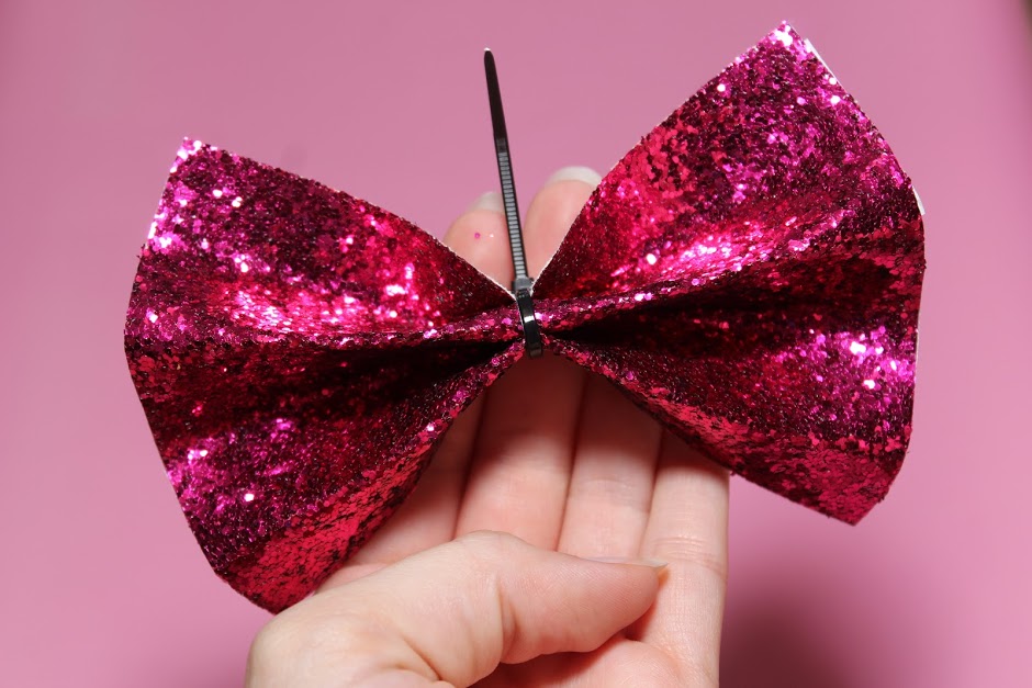 How to make sparkle Minnie Mouse bow