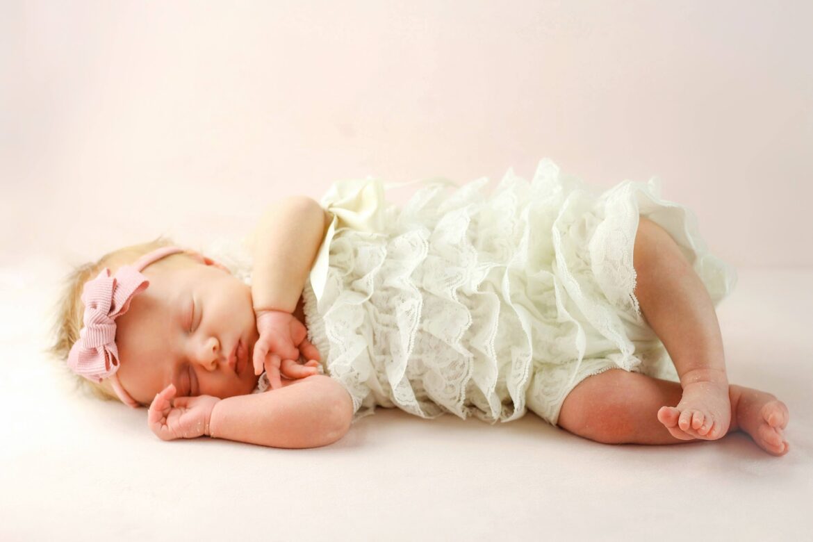 DIY Newborn Photos at Home How to Guide
